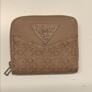 Guess ‘to-go’ wallet